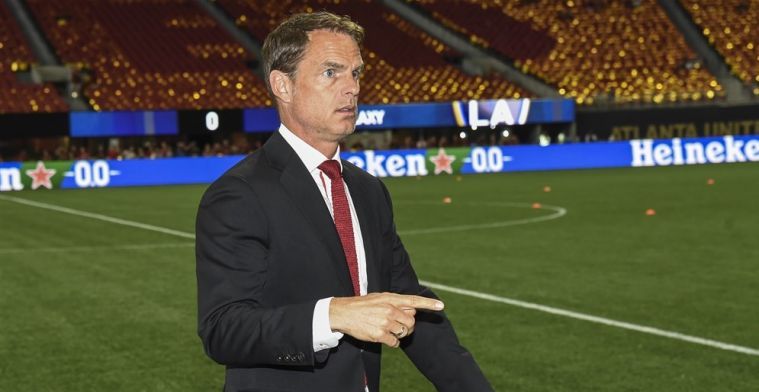 Van Gaal kijkt nu en die zit kokhalzend uit het raam op het zand te kotsen