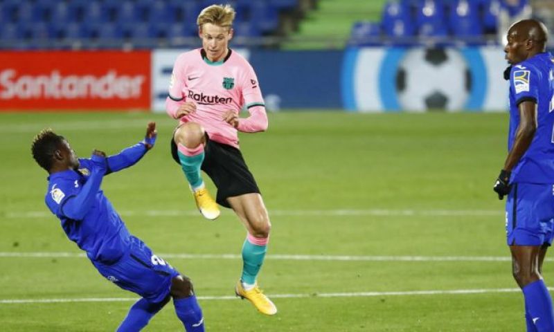 Barça verrast en pakt uit met vier contractverlengingen: ook Piqué tekent bij Afbeelding: Barça verrast en pakt uit met vier contractverlengingen: ook Piqué tekent bij