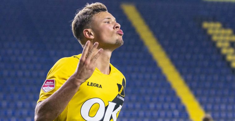 Van Hooijdonk traint met vader na coronaplaag NAC: 'Lekker vrije trappen nemen'