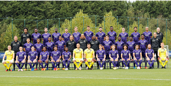 Anderlecht neemt nieuwe ploegfoto, al zijn er twee opvallende afwezigen
