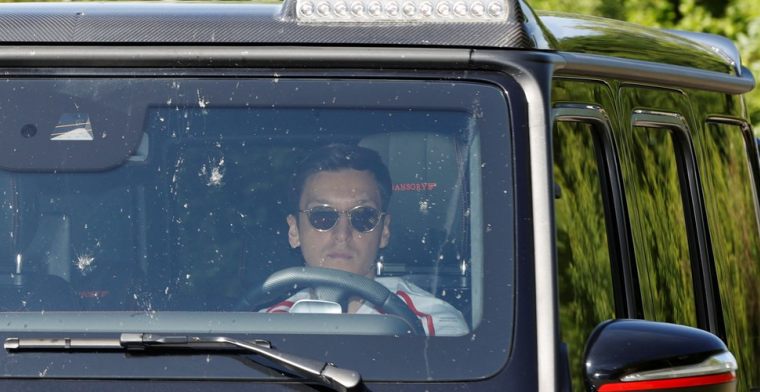 Zaakwaarnemer Özil neemt geen blad voor de mond en maakt gehakt van Arteta