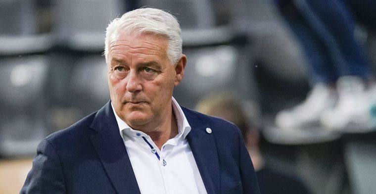 De Koning weer op het trainingsveld: Gat graven, erin gooien, beton erover