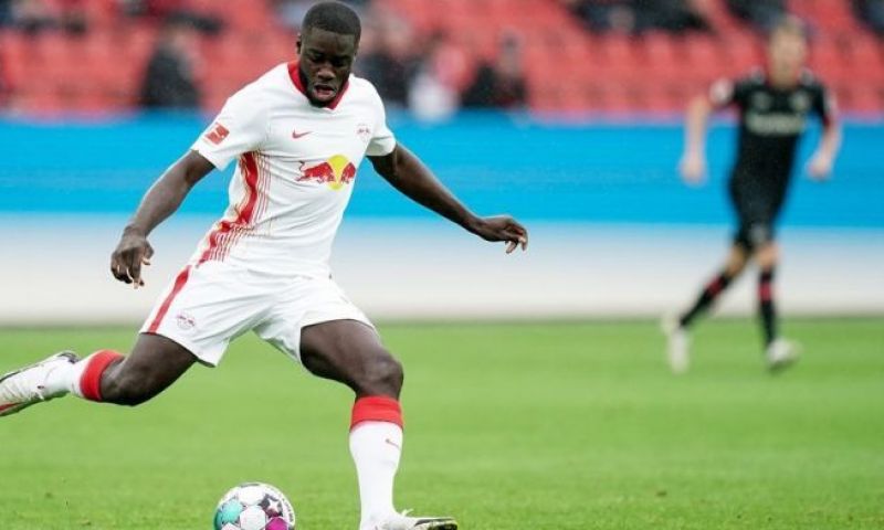 'United wil defensieve problemen eindelijk oplossen met komst Leipzig-verdediger' Afbeelding: 'United wil defensieve problemen eindelijk oplossen met komst Leipzig-verdediger'