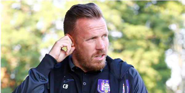 'Bellamy (Anderlecht) wil OHL-staf fysiek te lijf gaan, spelers voorkomen erger'