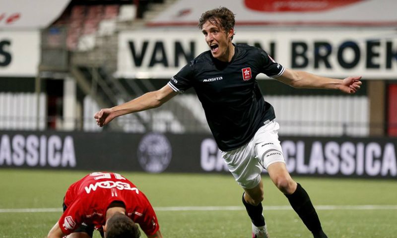 Van Bommel jr. steelt punt voor MVV: 'Ik zal mijn vader straks even bellen' Afbeelding: Van Bommel jr. steelt punt voor MVV: 'Ik zal mijn vader straks even bellen'