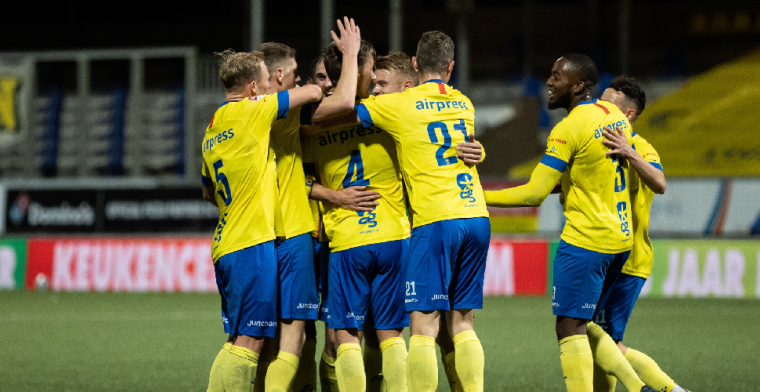 Almere City is koppositie kwijt na 7-2 nederlaag in Keuken Kampioen Divisie