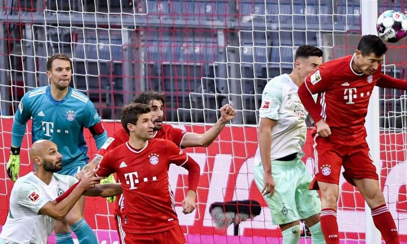 Bosz kan na verschrikkelijke blunder tóch lachen op verjaardag, misstap Bayern Afbeelding: Bosz kan na verschrikkelijke blunder tóch lachen op verjaardag, misstap Bayern