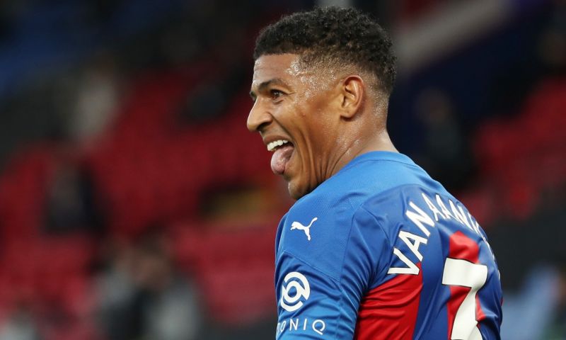 Engels gerucht: Ajax maakt 'wanted list' en wil Van Aanholt snel vastleggen Afbeelding: Engels gerucht: Ajax maakt 'wanted list' en wil Van Aanholt snel vastleggen