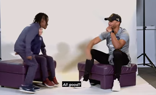 Kinderen ondervragen Kompany: 'Vraag maar of Mertens komt & de baas? Mijn vrouw'