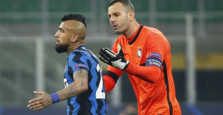'Clubleiding van Inter beboet Vidal en twijfelt over aanblijven van coach Conte'