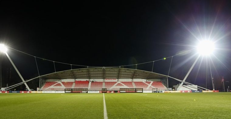 Jeugd van Ajax en PSV wordt beschermd: lichtere ballen om te koppen op training