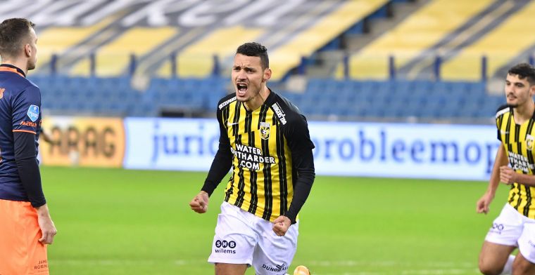 Vitesse slecht Fortuna-muur in slotfase en blijft in de slipstream van Ajax