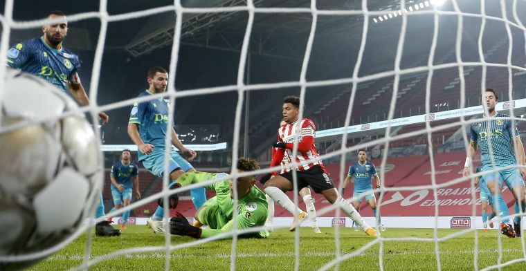 PSV wint na acht ingrepen in opstelling: Daarvoor is de trainer trainer toch?