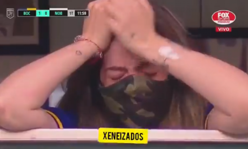 Hartverscheurend: tranen bij dochter Maradona na eerbetoon Boca Juniors Afbeelding: Hartverscheurend: tranen bij dochter Maradona na eerbetoon Boca Juniors