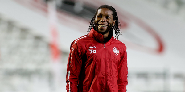 Mbokani (35) zit in een dip, D'Onofrio wil nieuwe spits naar Antwerp halen