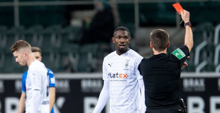 Thuram (Gladbach) diep door het stof na onsmakelijke rode kaart: 'Niet met opzet'