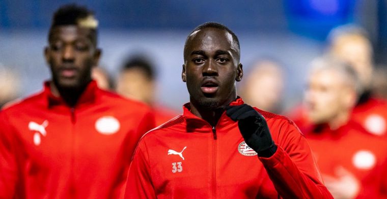 Schmidt ruimt plekje in PSV-basis in: 'Minder minuten gemaakt door beest Dumfries'