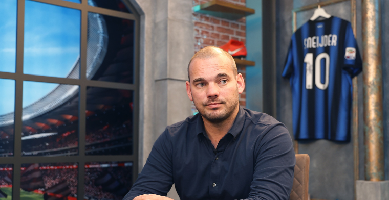 De Boer komt met twee Sneijder-nieuwtjes: Hij gaat de voetballerij weer in, hè