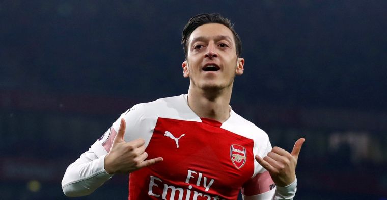 Özil flirt opzichtig met Fenerbahçe, transfer naar Turkije in de maak