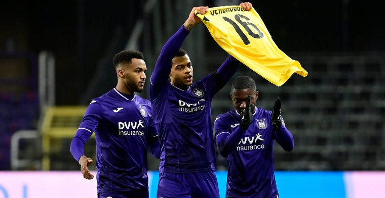 Knap: Anderlecht-spits Nmecha brengt eerbetoon aan overleden vader van ploegmaat