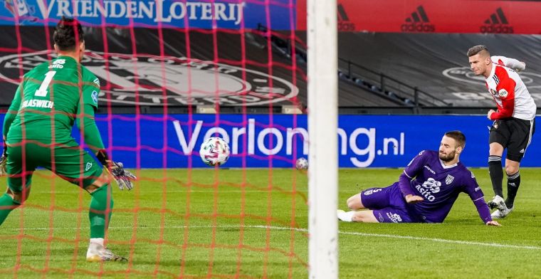 Feyenoord heeft drie kwartier nodig om warm te draaien, maar bekert door