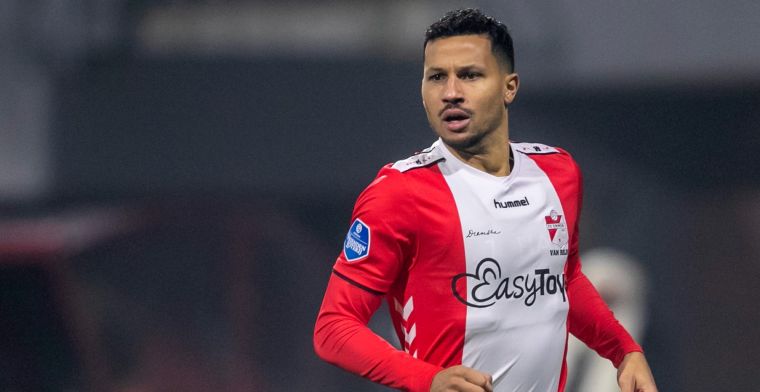 Van Rhijn weer schlemiel bij FC Emmen: 'Beweging die ik moeilijk kan verklaren'
