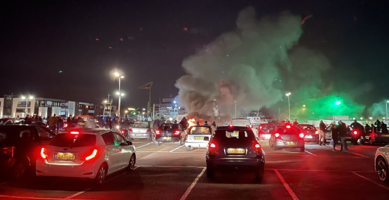 Politie krijgt steun van fanatieke voetbalfans: 'Laten onze stad niet vernielen'
