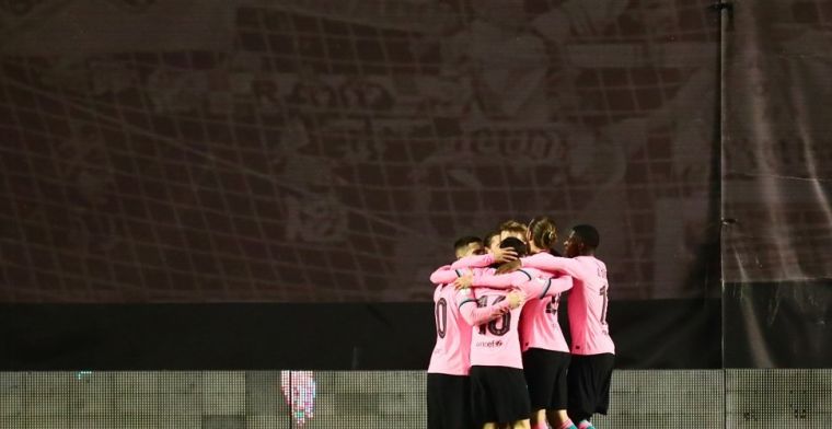 De Jong staat op en leidt Barcelona met cruciaal doelpunt naar de laatste acht