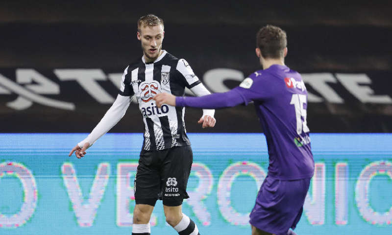 Van der Water maakt mogelijk toch nog transfer: 'Wachten op nieuw telefoontje' Afbeelding: Van der Water maakt mogelijk toch nog transfer: 'Wachten op nieuw telefoontje'