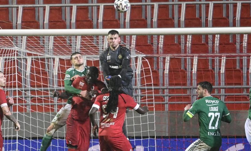 La Louvière strijdend ten onder tegen Antwerp, Union schakelt Moeskroen uit Afbeelding: La Louvière strijdend ten onder tegen Antwerp, Union schakelt Moeskroen uit