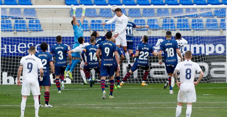 Varane grijpt heldenrol in El Alcoraz en voorkomt Koninklijke blamage bij Huesca