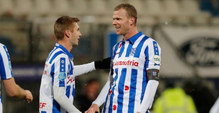 Veerman kan lach niet inhouden na eerste kopgoal in Eredivisie: 'Gezien hè? Hats'