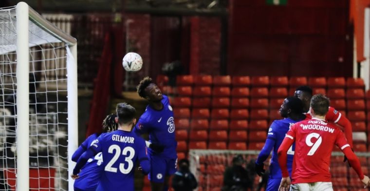 Dubbele heldenrol Abraham: Chelsea boekt benauwde bekerzege op Oakwell