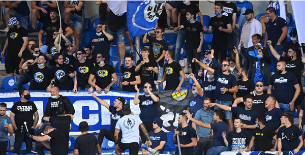 Gemaskerde Genk-supporters eisen én krijgen uitleg na slechte reeks