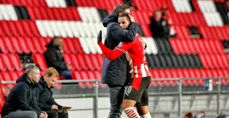 Schmidt wijst op verschil PSV en Ajax: Voor veel geld, voor heel veel geld