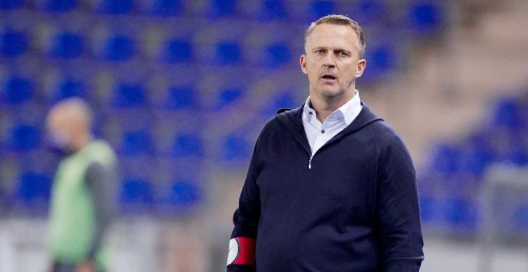 De laatste wedstrijd voor Van den Brom, of moet hij aanblijven?