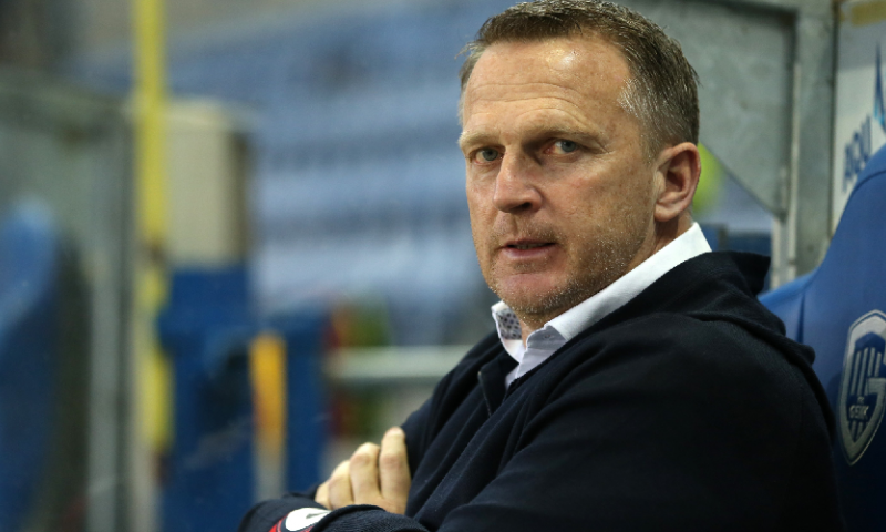 Van den Brom grijpt strohalm bij KRC Genk: Afbeelding: Van den Brom grijpt strohalm bij KRC Genk: