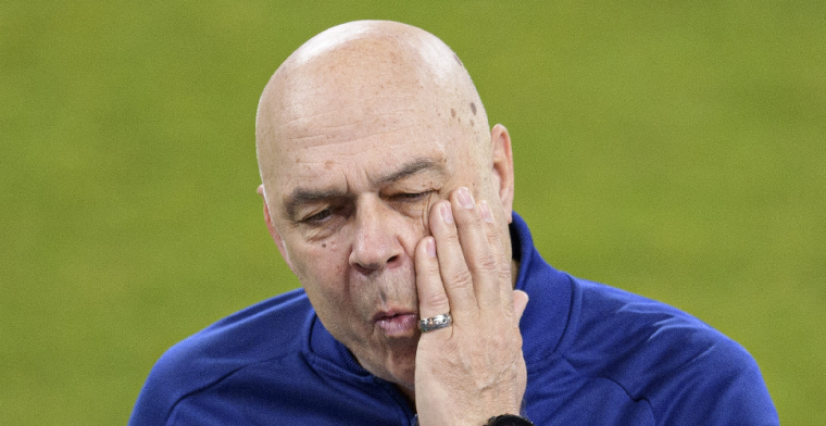 Chaos compleet bij Schalke: trainer en technisch directeur krijgen ontslag