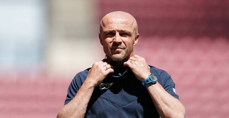 Schreuder looft 'kalme' Koeman: 'Ook topspelers zie je met aandacht luisteren'