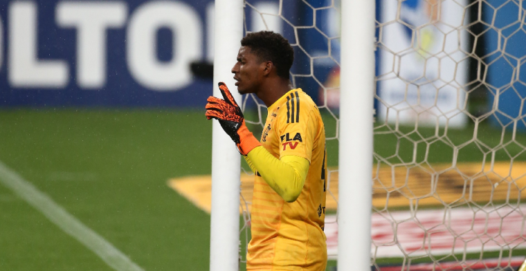 'Ajax vliegt snel naar Brazilië om te onderhandelen over Hugo Souza'
