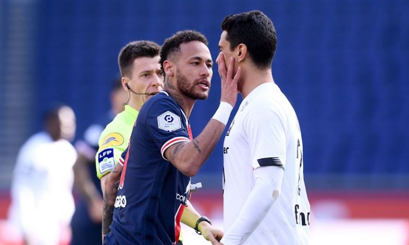 PSG verliest kraker tegen Lille: landstitel op de tocht na rode kaart Neymar Afbeelding: PSG verliest kraker tegen Lille: landstitel op de tocht na rode kaart Neymar
