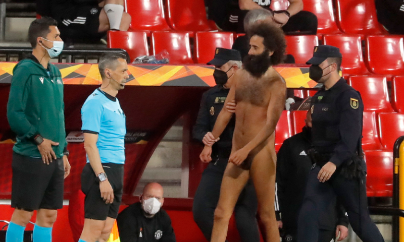 Granada-streaker wachtte geduldig: 'Veertien uur lang verstopt in het stadion' Afbeelding: Granada-streaker wachtte geduldig: 'Veertien uur lang verstopt in het stadion'