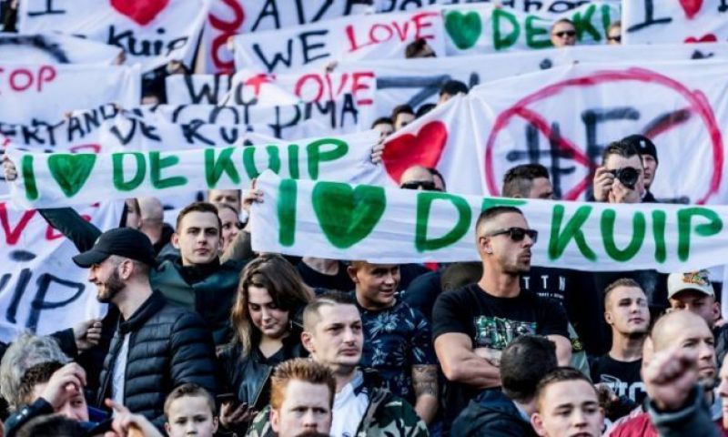 De Kuip binnen enkele uren 'uitverkocht' voor cruciaal duel van Feyenoord Afbeelding: De Kuip binnen enkele uren 'uitverkocht' voor cruciaal duel van Feyenoord