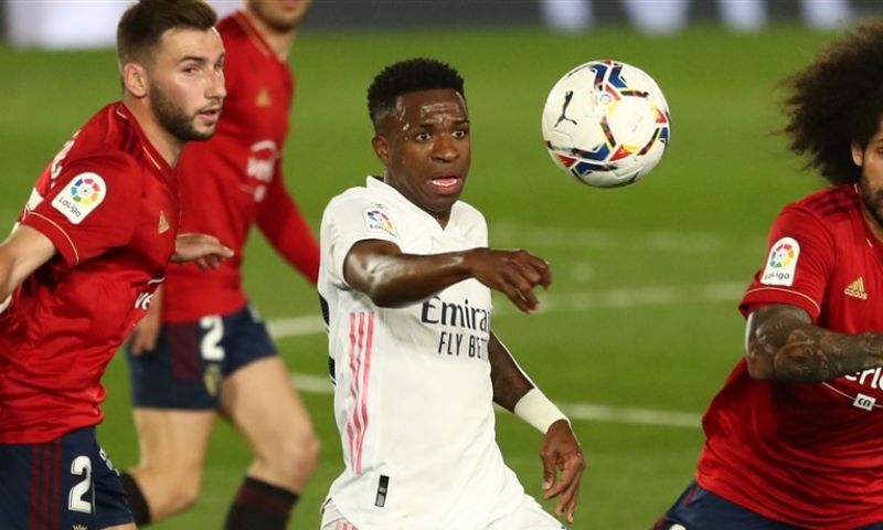 Real breekt laat door Baskische muur heen en legt bal weer bij Barcelona Afbeelding: Real breekt laat door Baskische muur heen en legt bal weer bij Barcelona