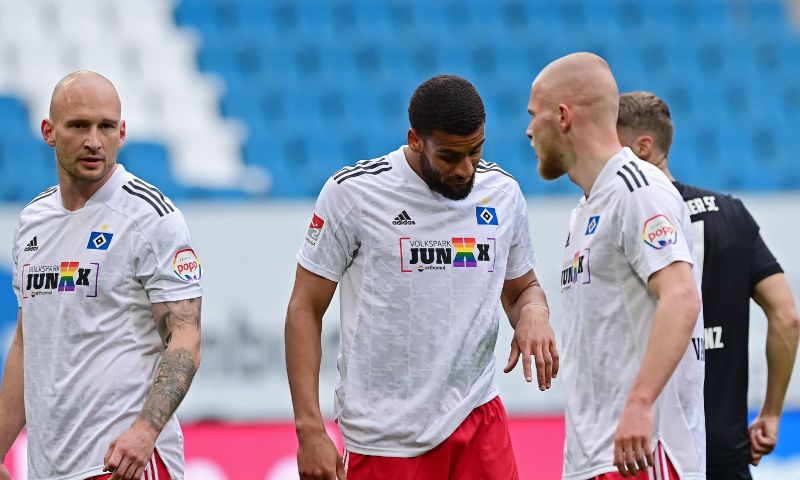 OFFICIEEL: Paniek bij HSV, club ontslaat trainer en dreigt promotie mis te lopen Afbeelding: OFFICIEEL: Paniek bij HSV, club ontslaat trainer en dreigt promotie mis te lopen