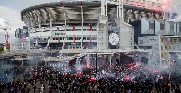 'Fotograaf belaagd en gewond geraakt bij huldiging, mogelijke klacht tegen Ajax'