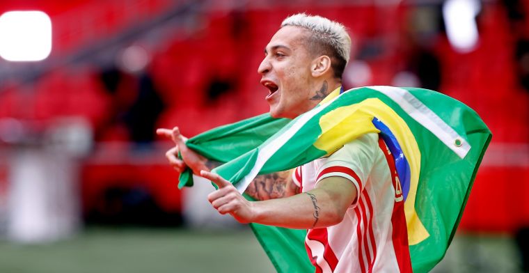Antony openhartig over Ajax-debuutseizoen: 'Ik heb een nieuwe familie ontdekt'