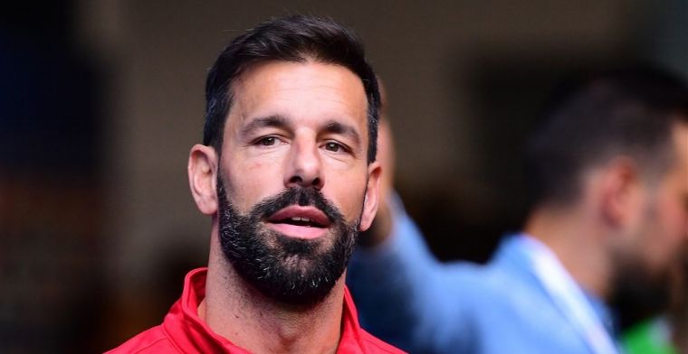 Van Nistelrooy spoort PSV aan: 'De volgende stap is een tribune van het stadion'