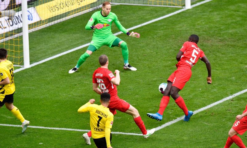 Sancho zorgt voor feest in München: Dortmund helpt Bayern aan negen op rij Afbeelding: Sancho zorgt voor feest in München: Dortmund helpt Bayern aan negen op rij