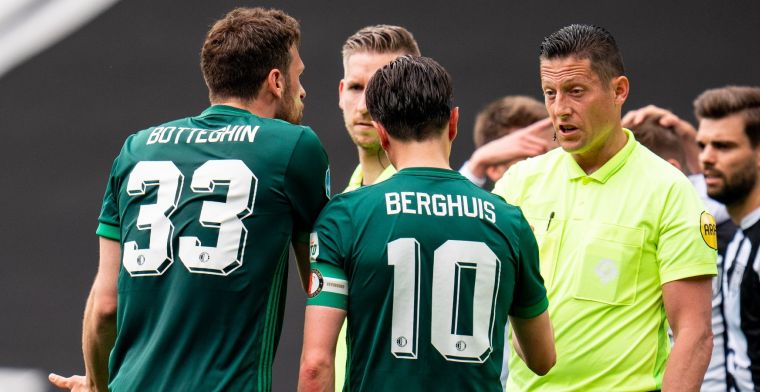 Botteghin moet gekalmeerd worden na omstreden penalty: Hij is echt heel boos